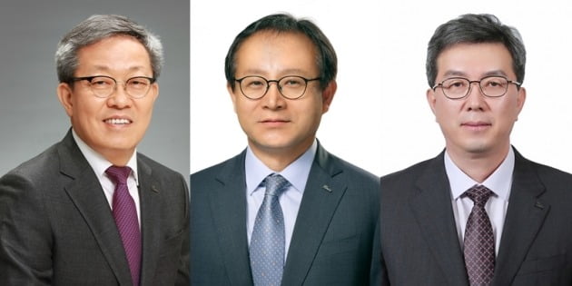 왼쪽부터 정탁 포스코인터내셔널 부회장, 정기섭 포스코홀딩스 경영전략팀장, 김준형 포스코케미칼 사장. 사진=포스코홀딩스 제공