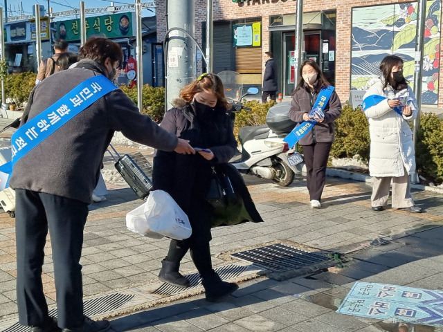 ▲전력거래소 직원들이 우수성과를 공유하고 국민 참여를 확산하기 위한 문화 캠페인을 개최했다 ⓒ전력거래소