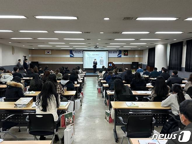 건설협회 대전시회 회원사 임직원들이 중대재해처벌법 대응과 관련해 초청 강사로부터 설명을 듣고 있다. (사진=건설협회 대전시회 제공)