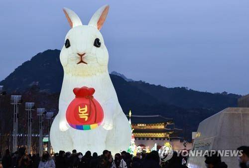 광화문 광장의 토끼 조형물 [연합뉴스 자료사진]