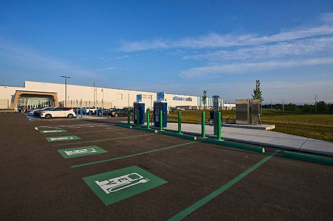 [서울=뉴시스] LG에너지솔루션과 미국 완성차 업체 제너럴모터스(GM)가 합작 설립한 배터리 회사 얼티엄셀즈의 미국 오하이오주 워런 공장. (사진=얼티엄셀즈 제공) 2022.12.30 photo@newsis.com *재판매 및 DB 금지