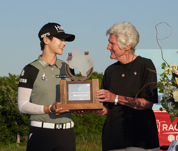 2018년 미국여자프로골프(LPGA) 투어 볼런티어스 오브 아메리카 텍사스 클래식에서 우승한 박성현 프로와 캐시 위트워스. 사진제공=Getty Images_LPGA