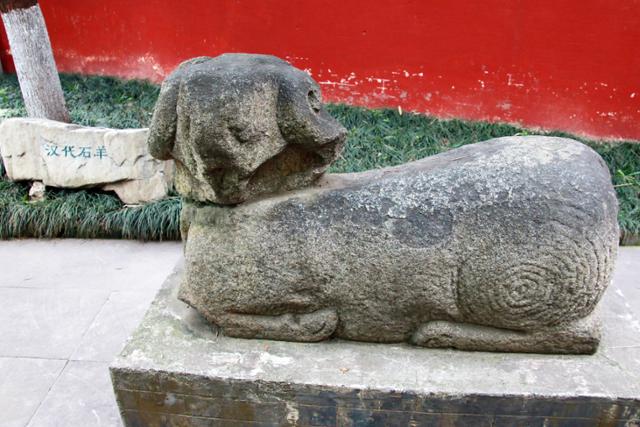 몐현 무후사에 동한 시대에 돌로 만든 양 조각상이 설치돼 있다. ⓒ최종명