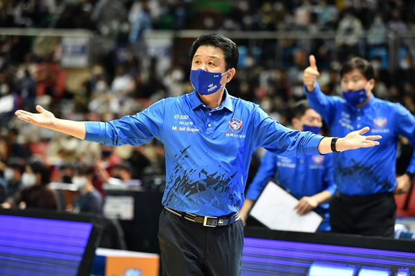 한국가스공사 유도훈 감독 / 사진=KBL 제공