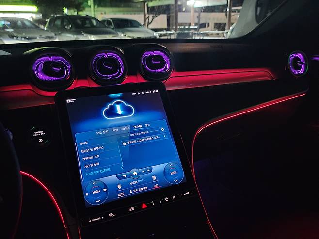 C 200 내부 모습.