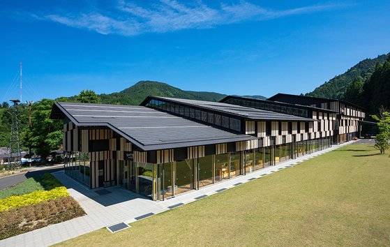 일본 고치현 유스하라초의 '구름 위 도서관' 전경. 사진 구름 위 도서관 홈페이지.