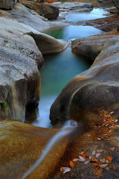 협곡 절벽지형이 많은 문경 용추폭포