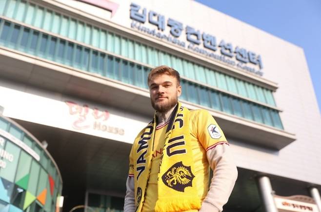 [서울=뉴시스]광주FC 티모 영입. 2023.01.02. (사진=광주FC 제공) *재판매 및 DB 금지