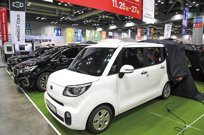 차종별 도킹 텐트. 차박 열풍이 여전히 식지 않았다.