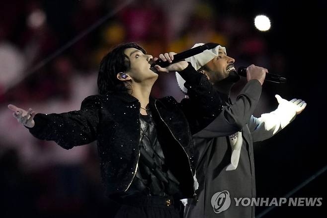BTS Jungkook performing at the opening ceremony of the Qatar World Cup (Alcor [Qatar] AP=Yonhap News) BTS member Jungkook (left) held the 2022 International Football Federation (FIFA) held at Alkor Al Bite Stadium in Qatar on the 20th (local time) Performing with Qatari singer Fahad Al-Qubaish at the opening ceremony of the World Cup in Qatar.  “Dreamers,” which Jungkook sang on this day, is the first World Cup OST sung by a K-pop solo singer.  2022.11.21 alo95@yna.co.kr