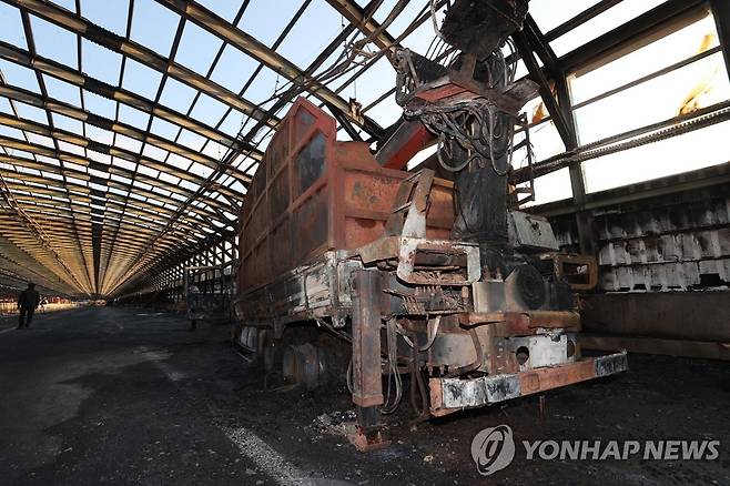 과천 제2경인고속도로 화재…불에 탄 차량  [연합뉴스 자료사진]