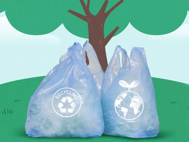 자연에서 퇴비가 가능하도록 만들어진 친환경 봉지가 사실은 일반 비닐봉지보다 환경에 2배 더 나쁜 것으로 나타났다. [사진=게티이미지뱅크]