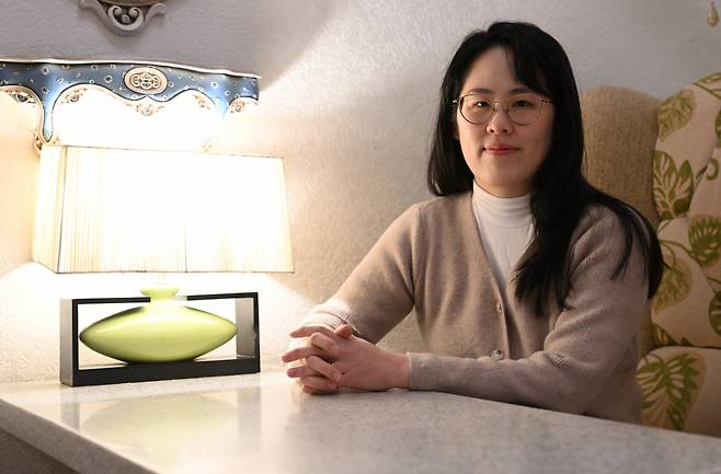 Author June Hur speaks in an interview with The Korea Herald in Bucheon, Gyeonggi Province, on Dec. 28. (Im Se-jun/The Korea Herald)