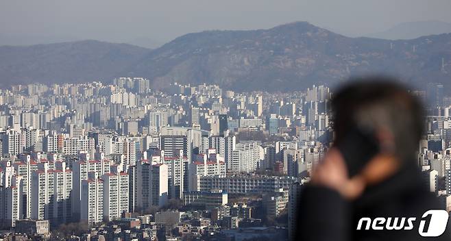 서울 중구 남산에서 바라본 서울 도심의 아파트 단지 모습. 2023.1.3/뉴스1 ⓒ News1 이승배 기자