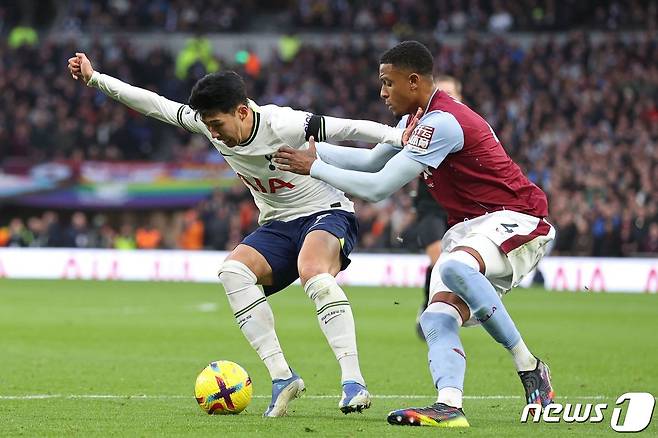 토트넘 홋스퍼의 손흥민(왼쪽) ⓒ AFP=뉴스1