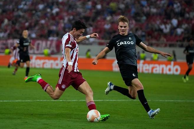 주전 경쟁서 밀려난 황의조. ⓒ AP=뉴시스