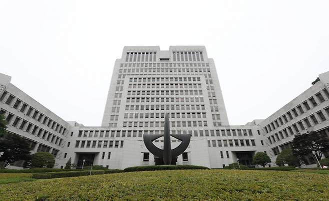 대법원이 지난해 12월26일 서울가정법원 소속 한 판사에 대해 정직 1개월 징계처분했다. 사진은 서울 서초구 대법원 청사 전경. /사진=뉴스1