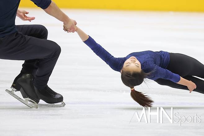 사진=공식연습중인 페어스케이팅 조혜진-스티븐 애드콕 ⓒ MHN스포츠 성대우 기자