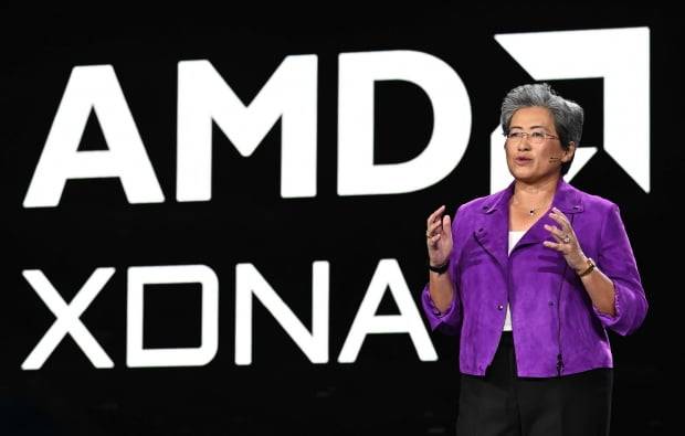 세계 최대 가전·정보기술(IT) 전시회 CES 2023  개막을 하루 앞둔 4일(현지시간) 미국 네바다주 베네시안 엑스포에서  리사 수 AMD 회장이 개막 기조연설을 하고 있다. 사진= 허문찬 기자