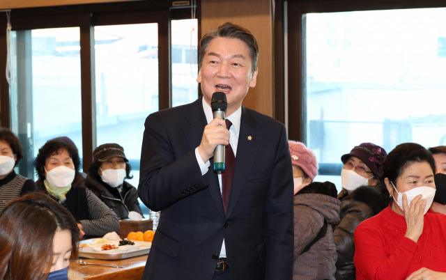 ▲국민의힘 당권주자인 안철수 의원이 3일 경기도 하남시 한 음식점에서 열린 하남시 당협 당원 강연에서 인사말을 하고 있다. ⓒ연합뉴스