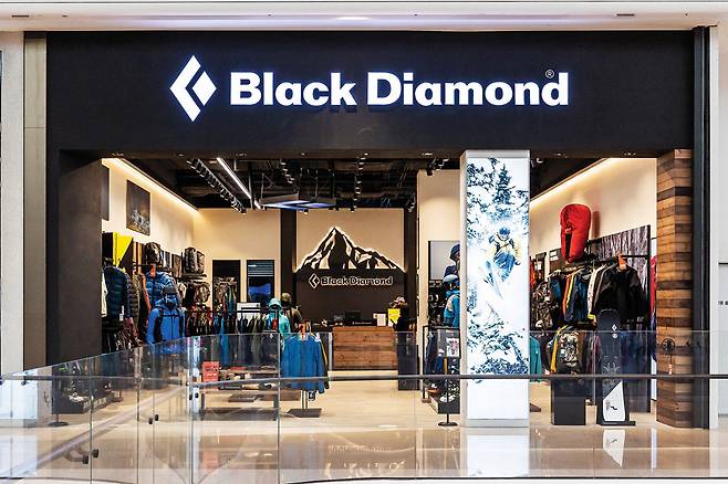 하남 스타필드 3층에 위치한 블랙다이아몬드 매장.