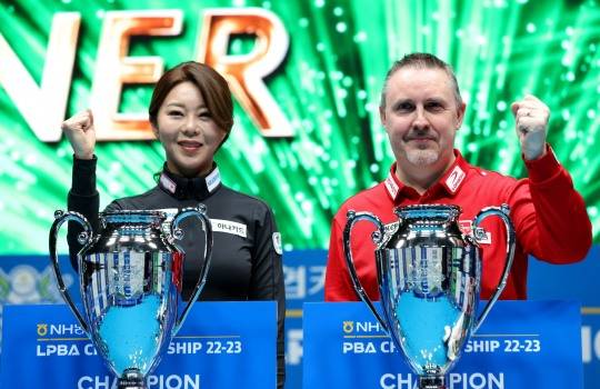 동반 2연패를 한 김가영(왼쪽)과 쿠드롱(사진=PBA)