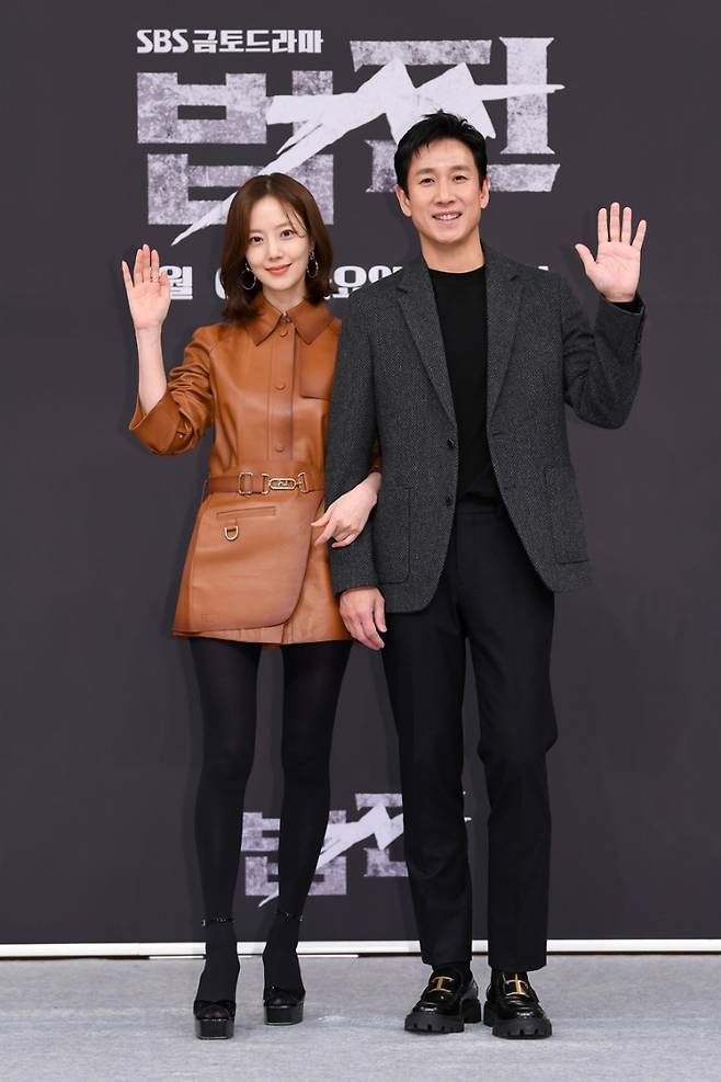 SBS 새 금토드라마 '법쩐'의 배우 문채원, 이선균. SBS 제공