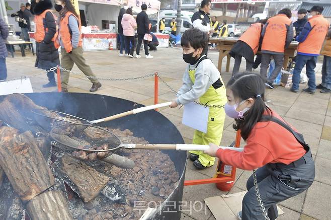 대형화로 알밤 굽기