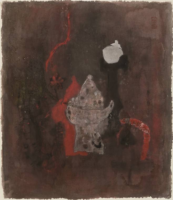 박래현, ‘고완(古翫)’, 1975, 개인소장. 박래현이 죽기 직전에 제작한 작품으로, 판화와 한국화 기법을 융합한 시도가 매우 독창적이다. 이 기법을 통해 화가는 어두운 배경 속에서 보석처럼 반짝이는 형상을 드러내는 데 성공했다.