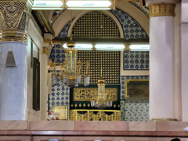 그린돔 내부 예언자 마호메트의 무덤.           사우디관광청 제공