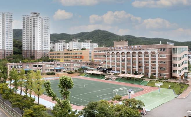 영종국제물류고등학교 전경