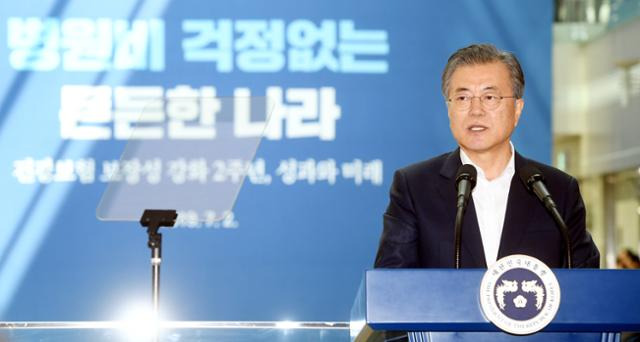 문재인 전 대통령이 2019년 7월 2일 경기 고양시 국민건강보험공단 일산병원에서 열린 건강보험 보장성 강화대책 2주년 성과 보고대회에서 발언하고 있다. 청와대사진기자단