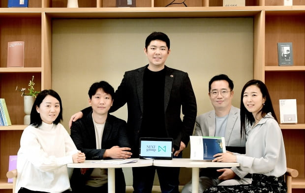 왼쪽부터 이계영 넥스트 커뮤니케이션 팀장, 송용현 넥스트 CTO 및 부대표, 김승완 넥스트 CEO(대표), 홍상현 넥스트 수석연구위원, 김은성 넥스트 COO 및 부대표. 사진=김기남 기자