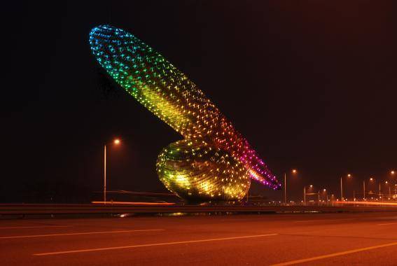 [인천=뉴시스] 홍찬선 기자 = 인천공항 제1여객터미널 진입로에 설치된 조형물  'Flying to the Future' (미래로의 비상). (사진=인천공항공사 제공) 2023.01.08. photo@newsis.com *재판매 및 DB 금지