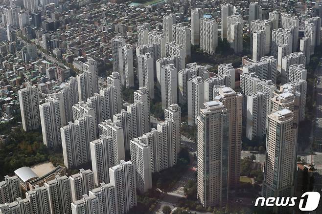 서울 송파구 롯데월드타워 서울스카이에서 바라본 잠실 아파트단지 전경. /사진제공=뉴스1