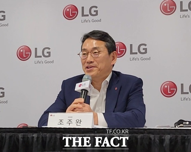 조주완 LG전자 사장은 지난 6일(현지 시각) 미국 라스베이거스 CES 2023 현장에서 기자간담회를 열고 지난해 4분기 영업이익이 91% 급감한 데 대해 "올해 1분기부터는 (실적이) 좋은 모습을 보일 것"이라고 밝혔다. /라스베이거스=최문정 기자