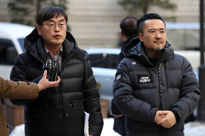 한동훈 법무부 장관의 자택을 침입한 혐의를 받는 유튜브 매체 '시민언론 더탐사'의 강진구 대표(왼쪽)./뉴스1