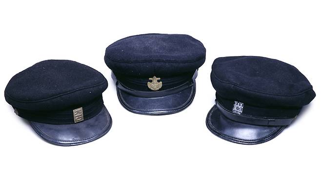 일본 군국주의 잔재인 학도모자는 1980년대 초반까지 이 땅을 누비다가 자취를 감췄다.