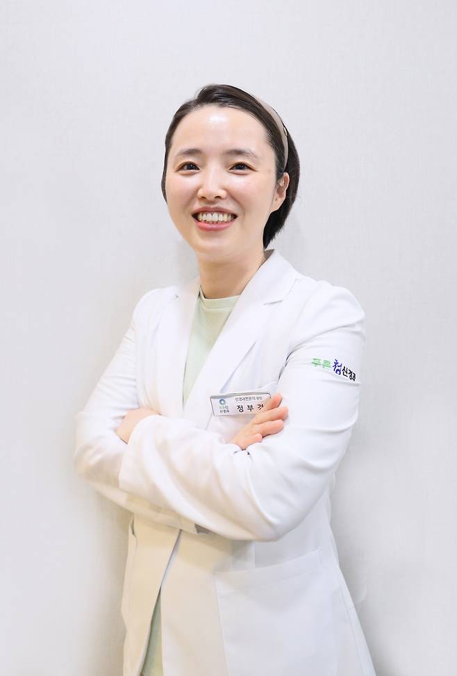 정부경 대구 푸른청신경과의원 원장은 "경추성 두통은 피로가 누적되고 근력이 떨어지면 언제라도 재발할 가능성이 높은 만큼 치료 후에도 주기적인 운동과 충분한 수면, 바른 자세 등을 유지하려는 노력이 필요하다"고 조언한다.