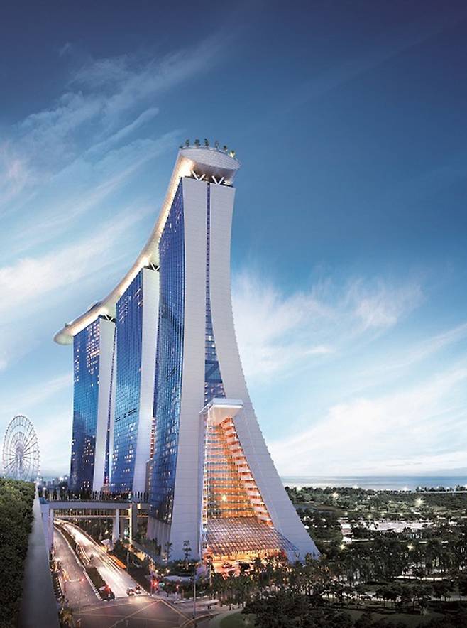 쌍용건설이 시공을 맡아 2010년 준공한 싱가포르 마리나베이 샌즈 호텔. 쌍용건설 제공