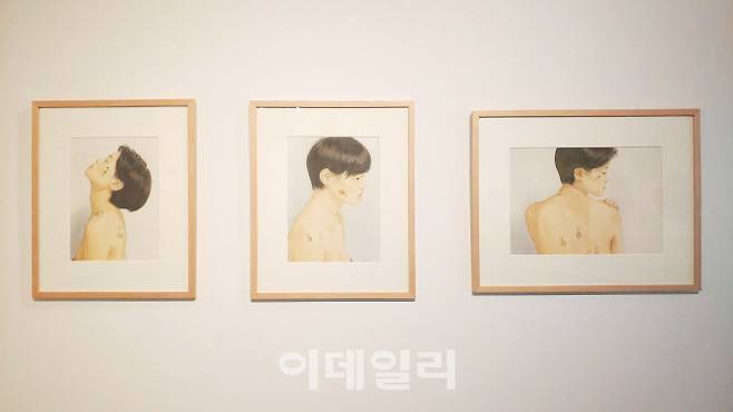 이고은의 ‘란’ 연작(2020·51×61㎝, 51×61㎝,, 56×70㎝). 작가는 개인적으로 힘든 시간을 극복하는 과정을 겪고 “이젠 슬픔으로부터 완전히 벗어나 살아가겠다는 의지를 담아 착수한 미완의 연작”이라며 “인물의 미묘한 표정과 눈빛을 재현하는 데 집중했다”고 설명했다(사진=오현주 문화전문기자).