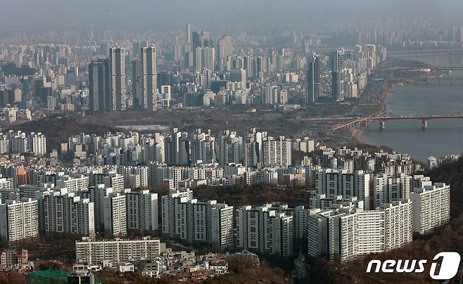 서울 중구 남산에서 바라본 도심의 아파트 단지. 2023.1.5/뉴스1 ⓒ News1 이승배 기자