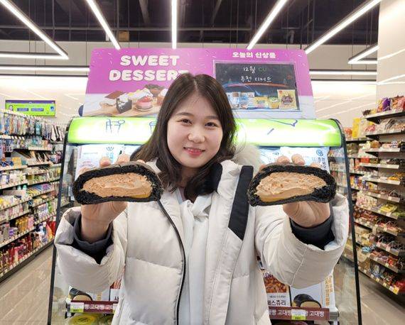 2022년 CU는 '연세우유 생크림빵'과 '고대 1905 사과잼 페스츄리'를 출시했다. BGF리테일 제공.