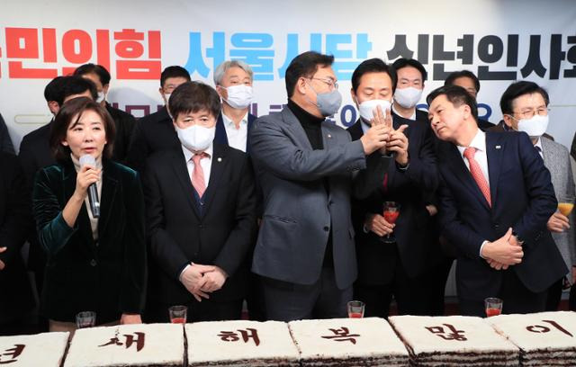 저출산고령사회위원회 부위원장직 사의를 표명한 나경원 전 국민의힘 의원이 11일 오후 서울 영등포구 국민의힘 중앙당사에서 열린 2023 서울시당 신년인사회에서 인사말을 하고 있다. 뉴시스