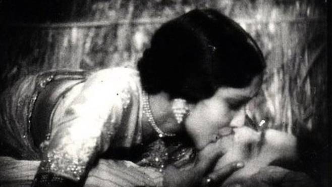1933년작 영화 '카르마'는 키스신이 등장한 최초의 볼리우드 영화로 알려졌다