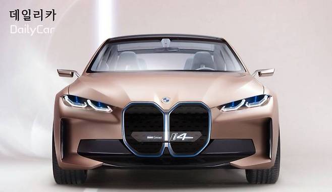 거대한 키드니 그릴의 i4 콘셉트