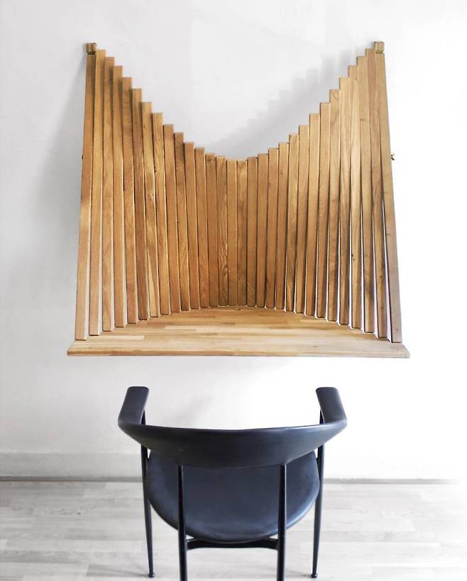 FLOW WALL DESK by Robert van Embricqs