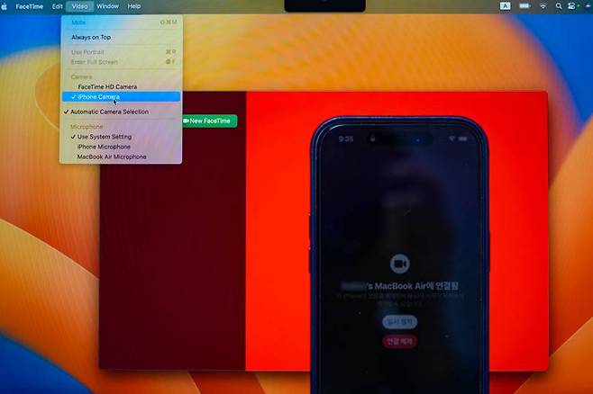 조건만 맞으면 자동으로 알림을 통해 맥OS에 아이폰이 연결되고, 카메라 하드웨어에서 아이폰 카메라를 선택할 수 있게 된다. 출처=IT동아
