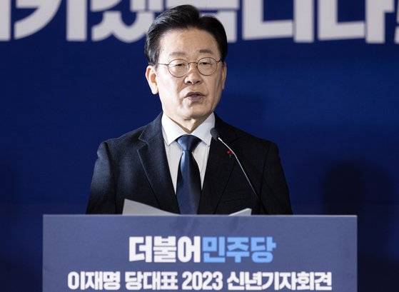 이재명 더불어민주당 대표가 12일 오전 서울 여의도 국회 사랑재에서 신년 기자회견을 하고 있다. 뉴스1