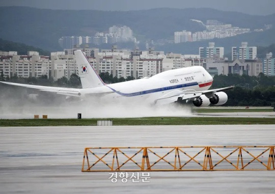 The presidential jet taking off from Seoul Airport. Office of the President press photographers